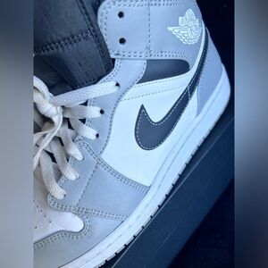 Air Jordan’s 1 mids,men’s size 10,  color grey